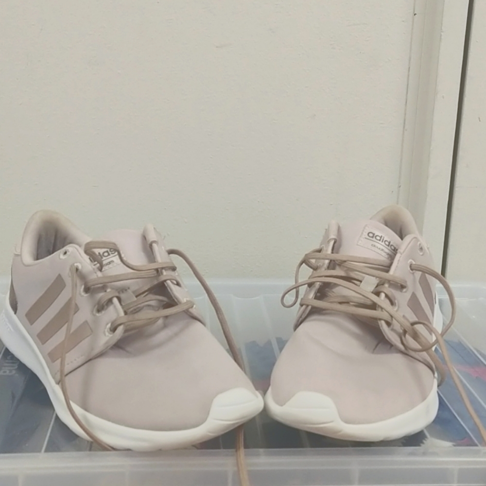 Light purple cloud form sneakers